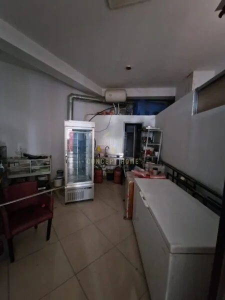 Shitet Biznes Bar Kafe, Pasticeri ne Astir