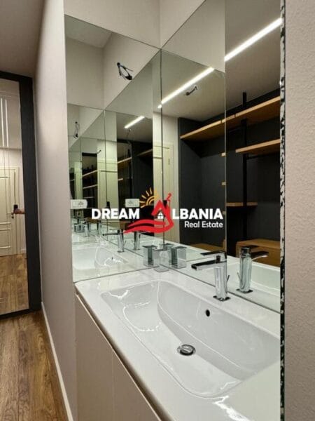 Apartament Luksoz 3+1+2 wc ne shitje ne Bllok, prane Sky Tower ne Tirane