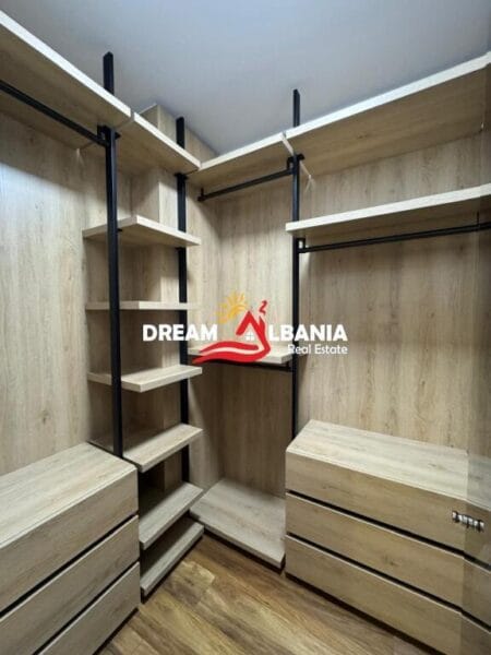Apartament Luksoz 3+1+2 wc ne shitje ne Bllok, prane Sky Tower ne Tirane