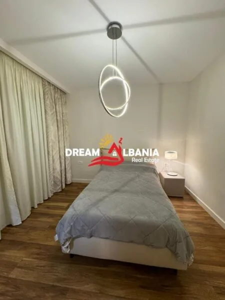 Apartament Luksoz 3+1+2 wc ne shitje ne Bllok, prane Sky Tower ne Tirane