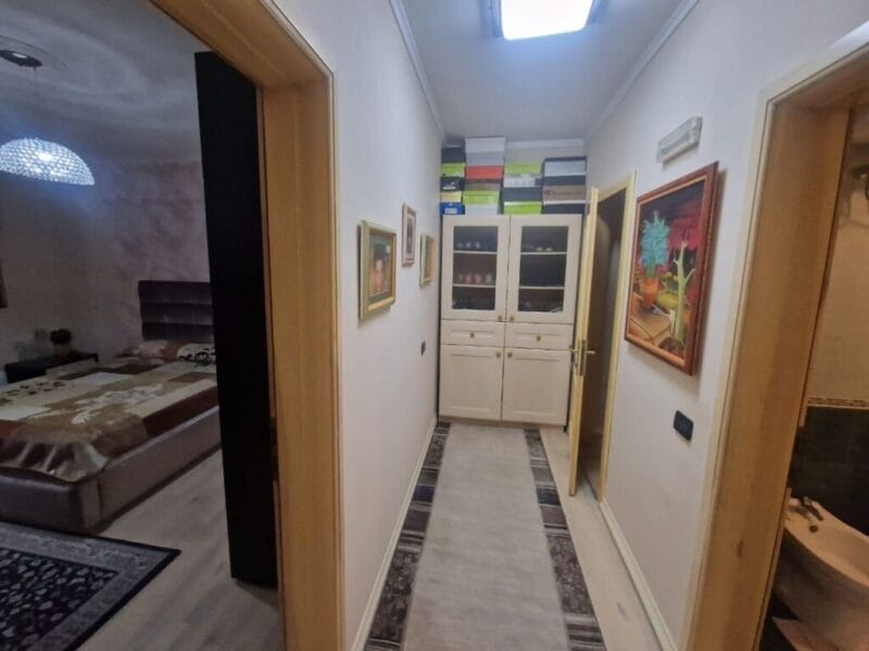 Shitet apartament 2+1+2 mbrapa Air Albania