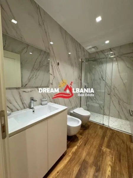 Apartament Luksoz 3+1+2 wc ne shitje ne Bllok, prane Sky Tower ne Tirane