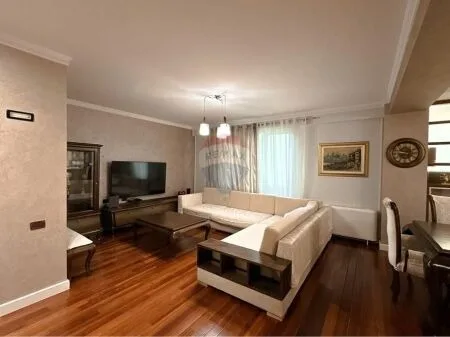 Apartament Luksoz 3+1+2 wc ne shitje ne Bllok, prane Sky Tower ne Tirane
