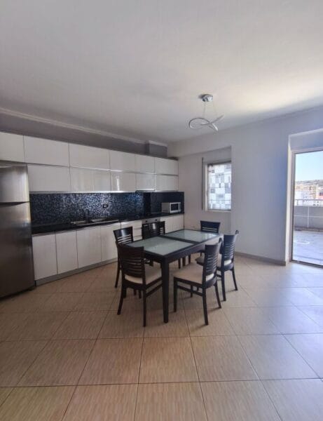 Apartament për Shitje 120 m² + Verandë 50 m² në Durrës, Stacioni i Trenit