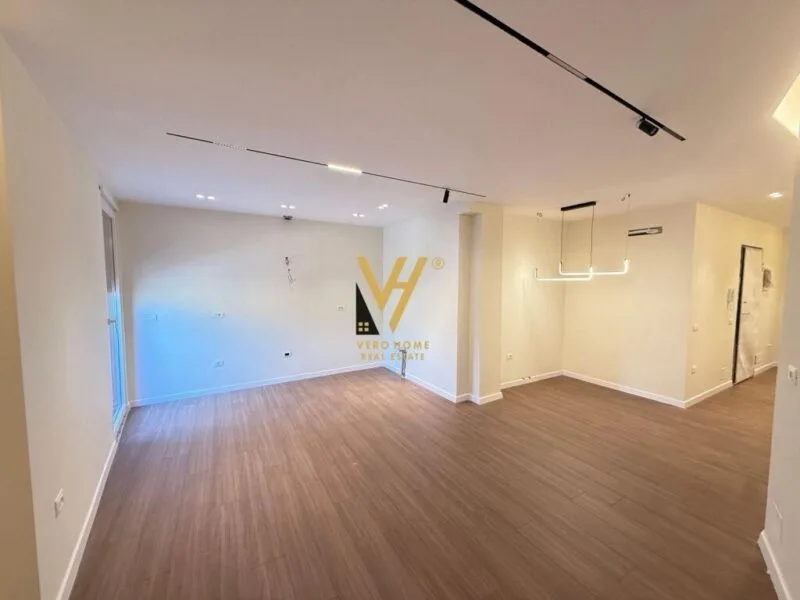 SHITET APARTAMENT 2+1+BLK TEK MARTENITETI I RI