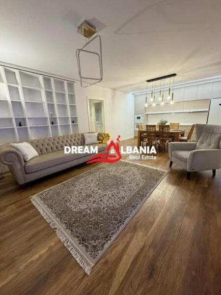 Apartament Luksoz 3+1+2 wc ne shitje ne Bllok, prane Sky Tower ne Tirane