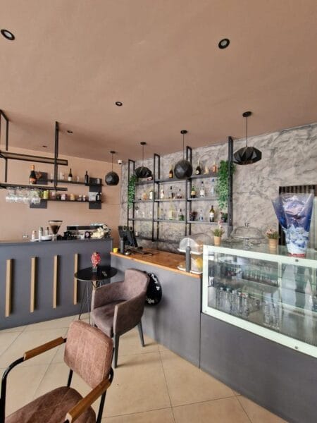 Shitet Biznes Bar Kafe, Pasticeri ne Astir