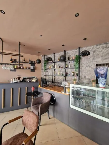 Shitet Biznes Bar Kafe, Pasticeri ne Astir
