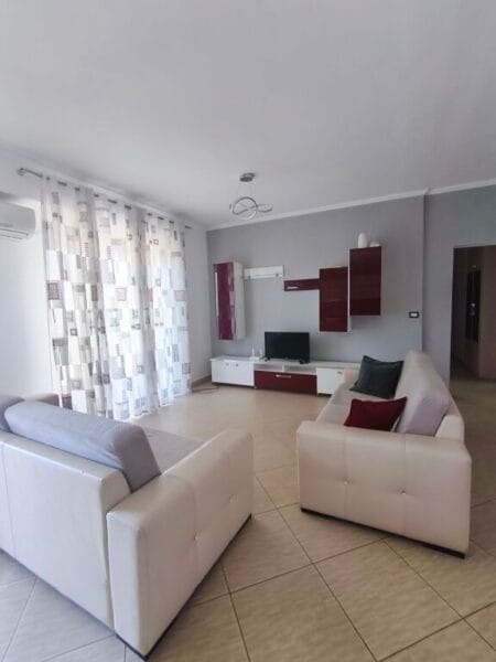 Apartament për Shitje 120 m² + Verandë 50 m² në Durrës, Stacioni i Trenit