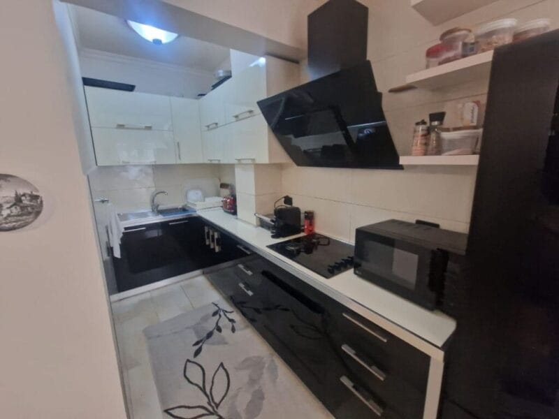 Shitet apartament 2+1+2 mbrapa Air Albania