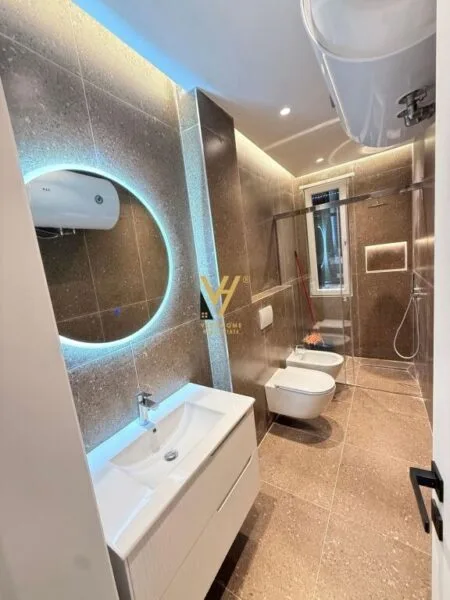 SHITET APARTAMENT 2+1+BLK TEK MARTENITETI I RI