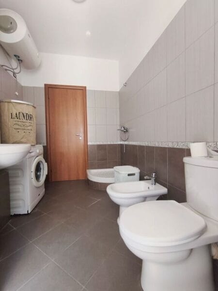 Apartament për Shitje 120 m² + Verandë 50 m² në Durrës, Stacioni i Trenit