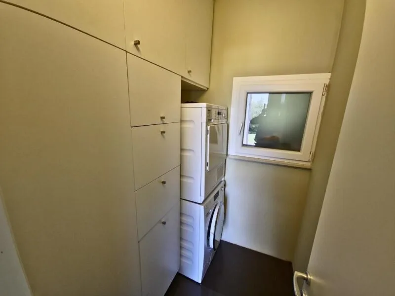 Shitet super vile ne Long HILL Residence