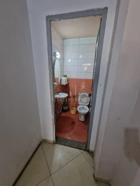 Shitet Biznes Bar Kafe, Pasticeri ne Astir
