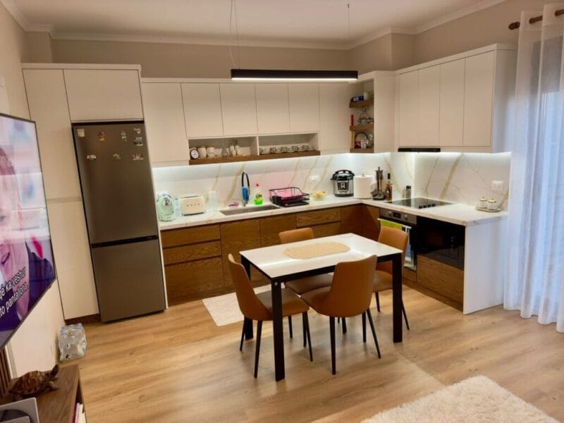 Apartament krejt I ri për shitje ne qender te Korces