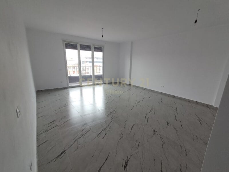 Apartament 3+1+3+ 2 ballkone per shitje, afer Arres se Madhe