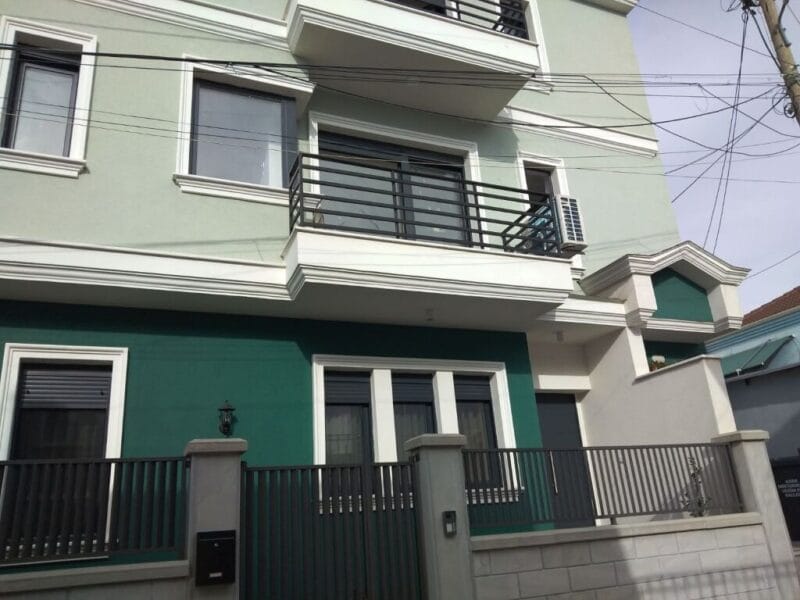 Apartament krejt I ri për shitje ne qender te Korces