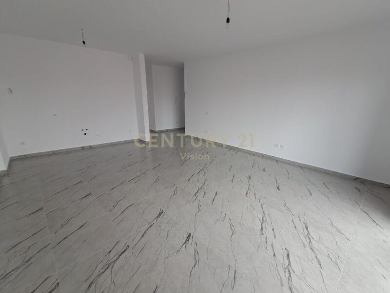 Apartament 3+1+3+ 2 ballkone per shitje, afer Arres se Madhe