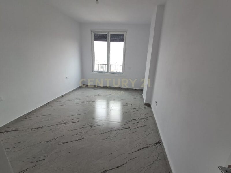 Apartament 3+1+3+ 2 ballkone per shitje, afer Arres se Madhe