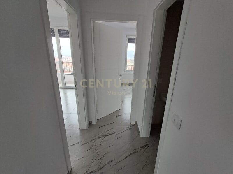 Apartament 3+1+3+ 2 ballkone per shitje, afer Arres se Madhe