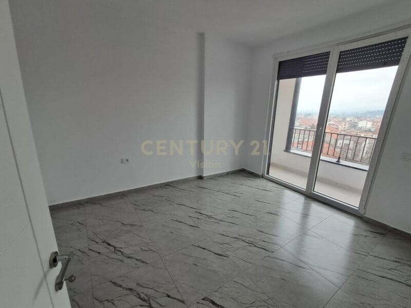 Apartament 3+1+3+ 2 ballkone per shitje, afer Arres se Madhe