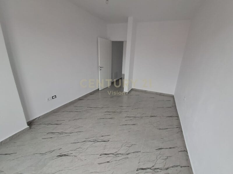 Apartament 3+1+3+ 2 ballkone per shitje, afer Arres se Madhe