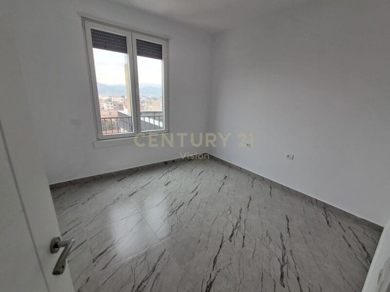 Apartament 3+1+3+ 2 ballkone per shitje, afer Arres se Madhe