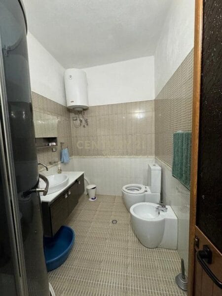 Vilë 3-kateshe për shitje në Dergut, Shkoder