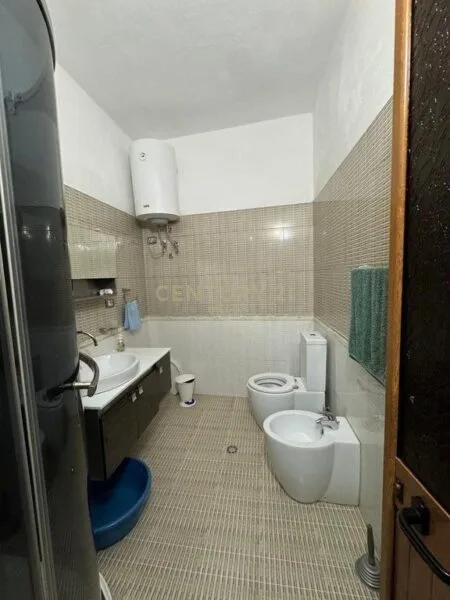 Vilë 3-kateshe për shitje në Dergut, Shkoder