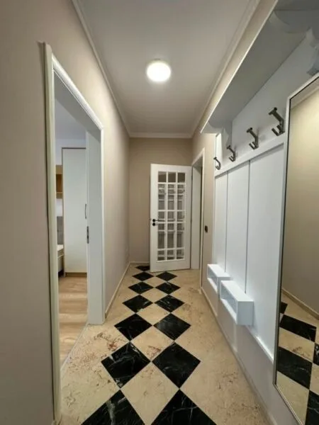 Shitet Apartament 2+1+2