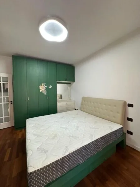 Shitet Apartament 2+1+2