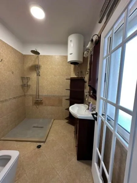 Shitet Apartament 2+1+2